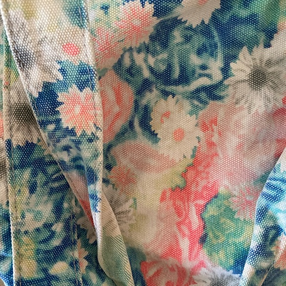 Multicolored with pastel flowers PINK duffle bag. - Picture 10 of 13